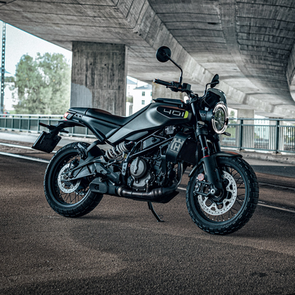 Moto Husqvarna 401 Svartpilen